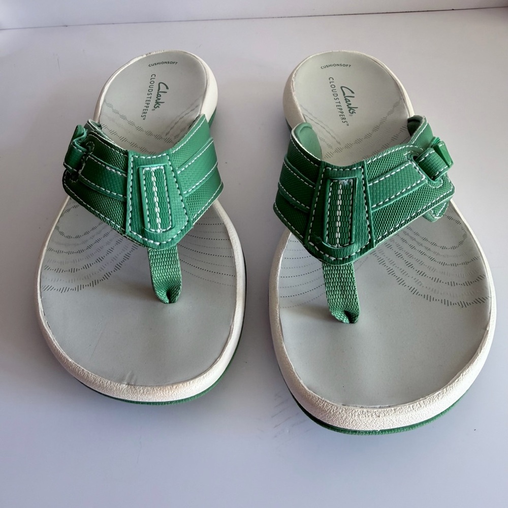 Clarks Green Canvas Strap Flip Flops - Picture 2 of 7